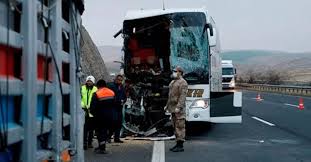 Yolcu otobüsü haberleri, güncel son dakika gelişmeleri ve bugün yer alan son durum bilgileri için tıklayın! Vanli 3 Genc Otobus Kazasinda Hayatini Kaybetti