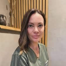 Hi everyone 👋, I thought it was time to reintroduce myself. I'm Katie and  I am the owner of Botanix Clinic. I am a registered adult nurse and have  over six years