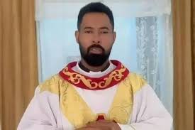 Outro Canal: Padre flagrado com noiva de fiel dentro de casa paroquial processa Globo, SBT e Record