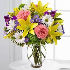 Flower To Wish Happy Birthday To Make A Day Special With The Collection Of Pastel Lilies Trick Iris Carnations Calla Lily Bouquet Lily Flower Lily Bouquet