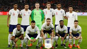 ينتظر منتخب إنجلترا نقطة البداية في بطولة أمم أوروبا (اليورو 2020)، حينما يستضيف نظيره الكرواتي، على ملعب ويمبلي، غدًا الأحد، ضمن ويعتبر الإنجليز عدم الوصول إلى دور ربع النهائي في بطولة اليورو 2020 إخفاق للمنتخب مع جاريث ساوثجيت المدير الفني، بعد إنجاز. Ù‚Ø§Ø¦Ù…Ø© Ù…Ù†ØªØ®Ø¨ Ø¥Ù†Ø¬Ù„ØªØ±Ø§ Ø§Ù„Ù…Ø´Ø§Ø±ÙƒØ© ÙÙŠ ÙŠÙˆØ±Ùˆ 2020 Ø§Ù„ØµØ¨Ø§Ø­ Ù†ÙŠÙˆØ²