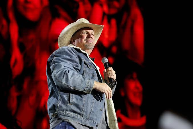 Garth Brooks considers sale of music catalog: Sources - ABC News