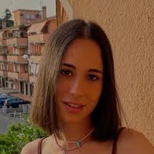 Babysitter Elena (19) available in Sant'antonio via Sitly