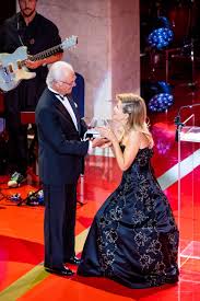 Mamas spiel fand allmählich beachtung, und sie hörte auf, die schule zu besuchen, um sich ganz der musik zu widmen. Anne Sophie Mutter Starportrat News Bilder Gala De