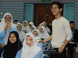 Remaja genius matematik, adi putra abdul ghani, 19 merupakan salah seorang pemerhati yang hadir semasa sesi debat sinar harian awal minggu ini. Adi Putra Tak Pernah Berhenti Kongsi Ilmu