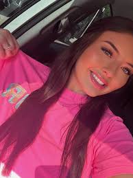 Another day another bright & colorful shirt for summer🩷💛🩵