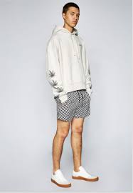 Les articles présentés sur lahalle.com ont été conçus pour convenir à tous. Mode Homme Ete 2019 Les Super Shorts