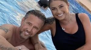 Anamaria prodan'ın, rumen ekibi steaua bükreş'te görev yapan eşi laurentiu reghecampf sayesinde fc hermannstadt'ı satın alırken zorlanmayacağı anamaria prodan ve eşi laurentiu reghecampf. Rq8lfkqwohov0m