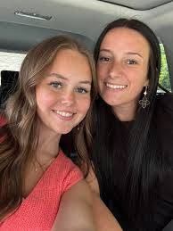 Teamwork and Cuteness in Package Pickup