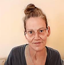 Lorraine Pointer's Instagram, Twitter & Facebook