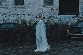 Keberadaan jin atau makhluk dari dimensi lain ini pun tak selalu mengganggu manusia atau berniat jahat. 5 Hal Ini Katanya Bisa Mengusir Hantu Dari Rumahmu