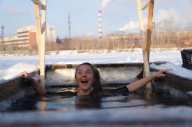 Какая бы ни была погода, принять участие в крещенских купаниях планируют православные верующие в разных регионах россии. Ss8xm Ouy7nbom