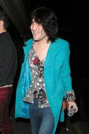 Noël approche et tu peines à contenir ton impatience, guettant déjà les premiers flocons de neige en fredonnant des rimes hivernales dans le vent sifflant, soufflant dans les. Noel Fielding Clarifies Reports He S Avoiding Cake On Great British Bake Off Huffpost Uk