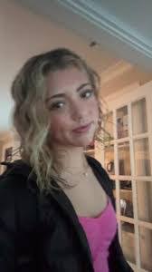 Kendra Duff's Instagram, Twitter & Facebook