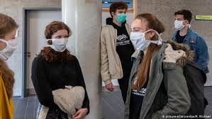 Das betreuungsangebot in schulen wurde am ersten tag des zweiten lockdowns nicht gerade gestürmt. German Students Fear Covid 19 As Schools Reopen In Pandemic Germany News And In Depth Reporting From Berlin And Beyond Dw 23 04 2020