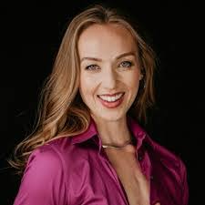 Carrie Poling's Instagram, Twitter & Facebook