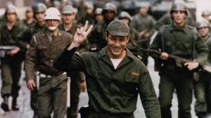 O que é e como está organizada esta sociedade em que vivemos ? O 25 De Abril E A Revolucao Dos Cravos Movies List On Mubi