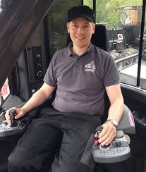 Ce vendredi, thierry neuville (hyundai) a signé le meilleur chrono de l'es1 du rallye de croatie. T Paita Xl Kalle Rovanpera Musta