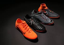 Nike Es Referente En Futbol Sala Su Innovacion En Nuevas Lineas De Zapatillas Futsal Distingue A Nike Con Zapatos De Futbol Nike Futbol Sala Zapatos De Futbol