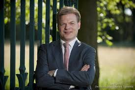 Pieter omtzigt, dossiervreter, bevlogen bemoeial en allround eenmansleger van het cda. Betrokken Burgers Willen Pieter Omtzigt Als Cda Lijsttrekker En Starten Petitie Enschede Tubantia Nl