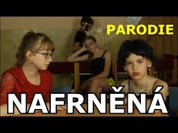Píseň nafrněná od barbory polákové je svým způsobem parodie na současné klepy mezi ženami. Barbora Polakova Nafrnena Parodie Youtube