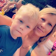 Who are recommended photographers in downtown Nashville?