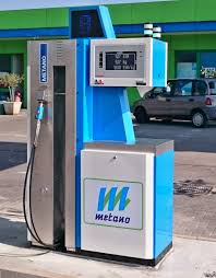 Im gegensatz dazu gibt es auch die uns bekannte selbstbedienung „fai da te„. Cng Zapfsaulen Tatsuno In Italien