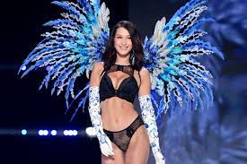 Victoria's secret started working with renowned models in the early 1990s, with the hiring of stephanie seymour, karen mulder, yasmeen ghauri, and jill goodacre. Yc4qq9hwfilufm