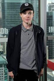 Последние твиты от elliot page (@theelliotpage). Elliot Page Erstes Oben Ohne Foto Nach Brustentfernung Gala De
