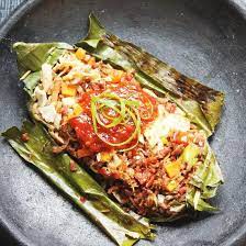 Nasi Bakar Indonesian Spicy Red Rice Wrapped In Banana Leaves And Grilled Stuffed With Chicken Pork Salted Egg Mush Stuffed Mushrooms Pork Recipes Red Rice