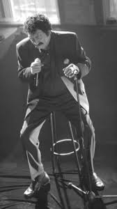 Müslüm gürses, şarkıcılığa 1965 yılında, kücük yaşta adana'da bir çay bahçesinde şarkılar söyleyerek başladı, ayni zamanda halkevine de gitti. Muslum Gurses Wallpapers Wallpaper Cave