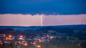 Vorerst keine neue hitze trend: Gewitter Unwetter Und Viel Sonne Am Wochenende Wetter De