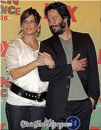 Zengin bir adam olmasına rağmen, kolaylıkla yaşayabileceği lüks bir yaşam tarzını ve şımarmayı reddediyor. Actrita Jennifer Saym Biografie Viata Personala Si Cele Mai Bune Filme Filme 2021