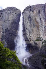 Falls ihr außerhalb des parks übernachtet, denkt daran, eine kreditkarte und einen ausweis mitzunehmen. Yosemite Nationalpark Tagesausflug San Francisco Zum Yosemite Valley