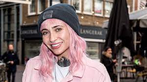 Learn details about christina curry net worth, biography, age, height, wiki. Christina Curry Through The Dust After Swearing On Tv