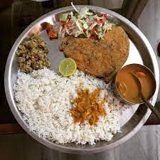 Besides, you also have foogath as a side & some goan pickles with your plate of fish curry rice. We Have Said It Before And We Will Say It Again This Plate Of The Local Goan Fish Curry Rice Is Made With Such Love By The Family Owned Re Fischcurry