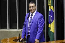 O presidente da câmara dos deputados da itália, roberto fico, iniciou neste sábado (30) uma fico, do antissistema movimento 5 estrelas (m5s), recebeu mandato do presidente da república. Capitao Augusto Se Lanca Candidato A Presidente Da Camara Dos Deputados Noticias Portal Da Camara Dos Deputados