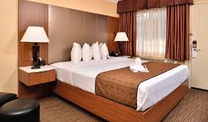 O best western hollywood plaza inn é uma excelente opção para pessoas que visitam los angeles, oferecendo um ambiente tranquilo e várias comodidades que além disso, ao se hospedar no best western hollywood plaza hotel, os hóspedes podem usar comodidades como recepção 24 horas. Best Western Hollywood Plaza Inn Knecht Reisen