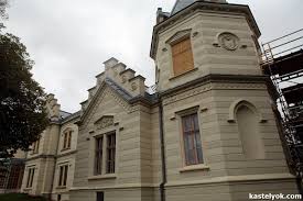 A vár a kanizsai család tulajdonában állt, melynek férfi ága éppen kihalt. Kastelyok Com Nadasdladany Nadasdy Kastely 2020 Facebook