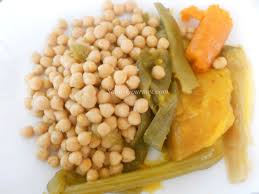 El apio es una planta comestible perteneciente a la misma familia del perejil o del hinojo que se consume en muchos países, sobre todo en europa y en asia, aunque cada vez está más. Como Cocinar El Apio Saborgourmet Com