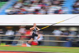 Le français renaud lavillenie a remporté la médaille d'or du saut à la perche des jeux olympiques de londres. 6hkfjhktmc1npm