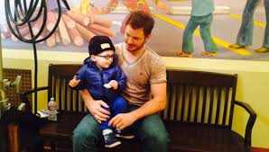See the latest chris pratt news including dating rumours between the guardians of the galaxy star and olivia munn following his split from anna faris. Chris Pratt Proves Once Again That He S An Awesome Dad Mom Com