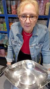 Live....... www.kandikween.co.uk