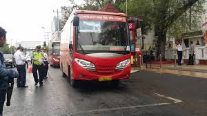 Kebetulan saya naik kereta turun poncol, saya tunggu bus trans semarang di halte, malah ga berhenti terus, biasanya kalau saya di dlm halte bus berhenti walau kosong, akan tetapi sdh 3 bus malah jalan. Tahun 2018 Tunggu Lrt Atau Optimalkan Brt Semarang Berita Jateng