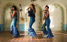 Movie Review Mamma Mia Here We Go Again I Can Mostly Resist You Top Halloween Costumes Mamma Mia Mama Mia