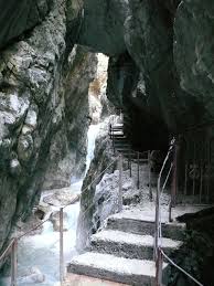 Es gibt mehrere wege, die von grainau zur höllentalklamm führen. Hollental Wetterstein Wikipedia