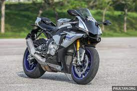 Check yzf r1m specifications, mileage, images, 2 variants, 4 colours and read 91 user reviews. Review 2017 Yamaha Yzf R1m Chariot Of The Gods Paultan Org