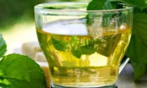 Sebab, daun sirih mengandung berbagai zat aktif yang bekerja mirip dengan nikotin, alkohol, dan kafein untuk merangsang tubuh memproduksi hormon adrenalin. 87 Gambar Air Rebusan Daun Sirih Paling Hist Gambar Pixabay