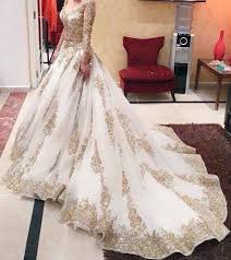 Extremely Pretty Wedding Dress The Bottom But Reminds Me Of An Asian Design Two Piece Wedding Dress Bridal Dresses Wedding Dresses
