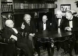 Robert milikan tarafından 1909 yılında yapılan bir deneyde elektronun yükünün büyüklüğü ölçüldü. Datei Nernst Einstein Planck Millikan Laue In 1931 Jpg Wikipedia